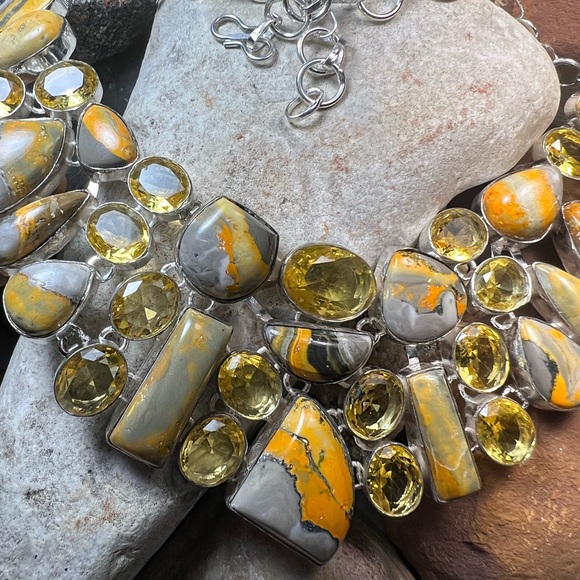 Bumblebee Jasper statement necklace - Picture 2 of 9